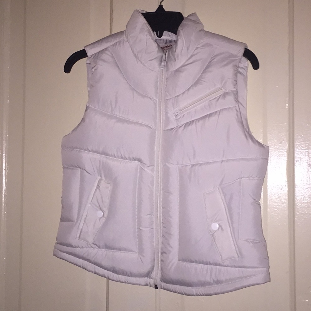Medium White Puffer Vest